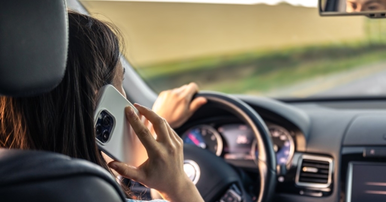 Téléphone au volant : la suspension du permis généralisée partout en France
